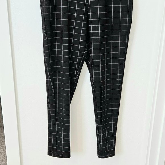 Kay Unger black with white stripes pull on pointe pants, size Medium - Picture 3 of 4